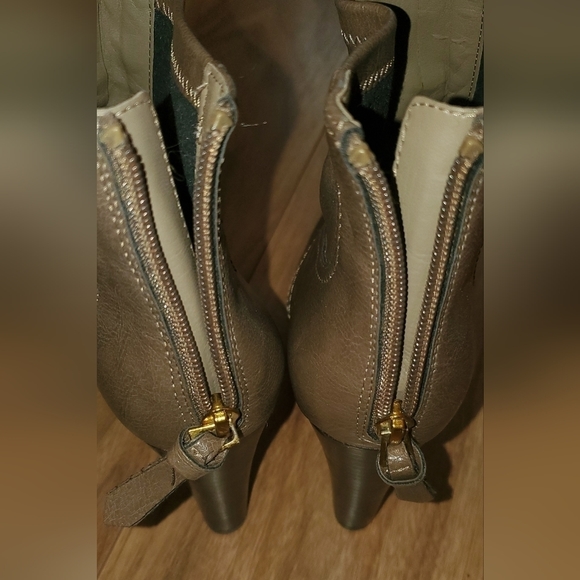 Franco Sarto Size 8, 3 Inch Heeled Ankle Bootie, Tan/ Light Brown - Picture 3 of 7